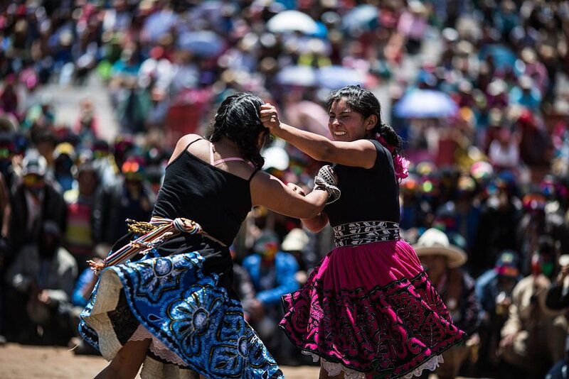 người d&acirc;n tộc đ&aacute;nh nhau